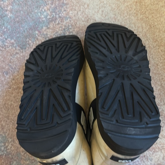 Ugg classic clear mini boot natural/black size 8 NWT - Picture 9 of 12